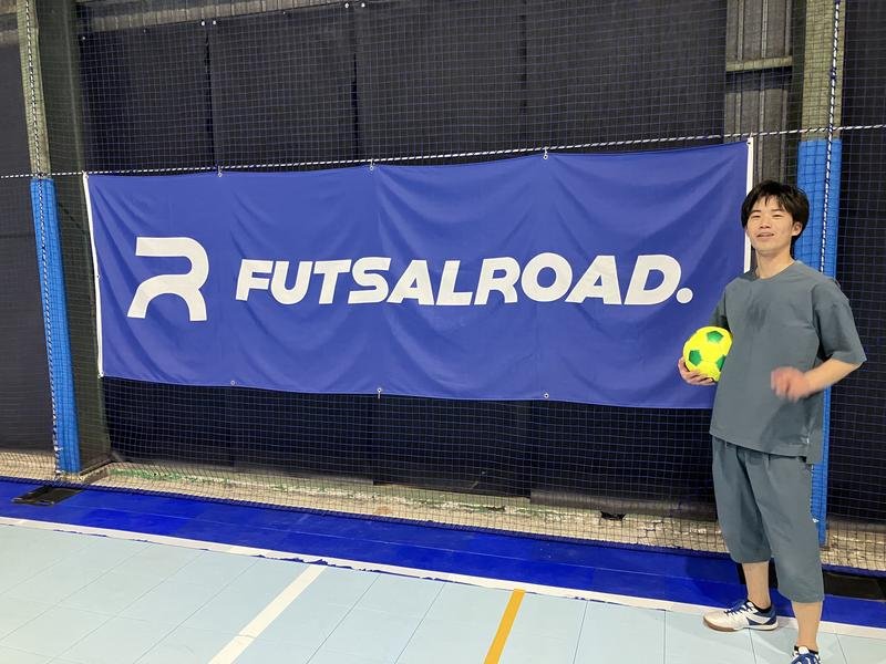 フットサルコートでフットサルをしてきました。